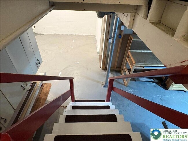 Building Photo - 754 E Washington Ave