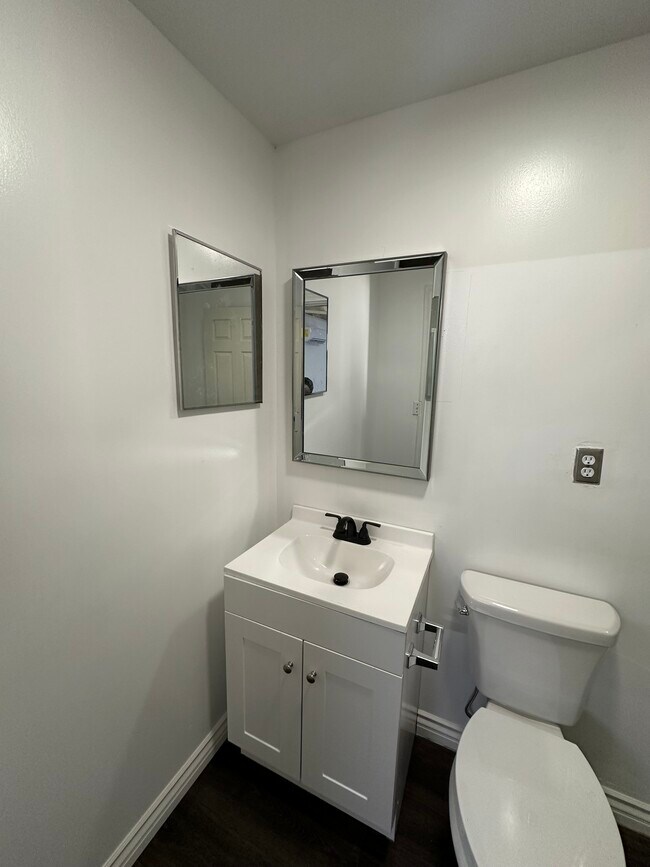 Building Photo - 5224 W Avenue L4