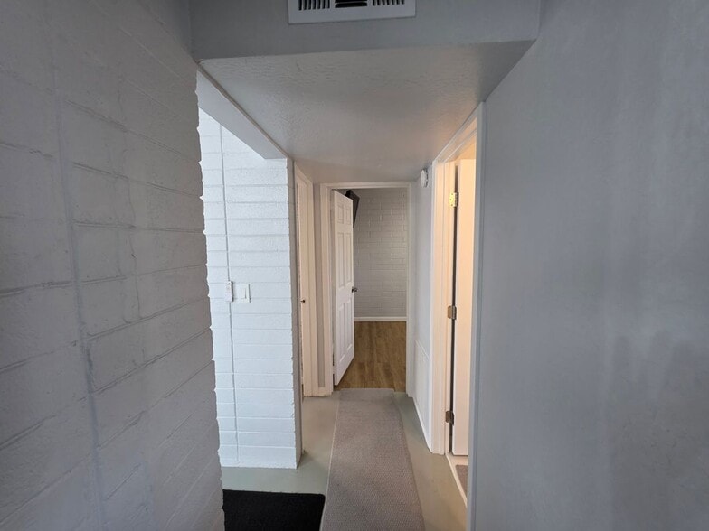 Building Photo - 574 S Park St
