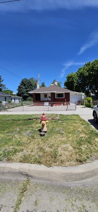 Building Photo - 916 300 N