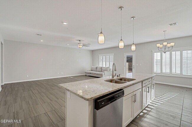 Building Photo - 261 Emerald Sun Dr