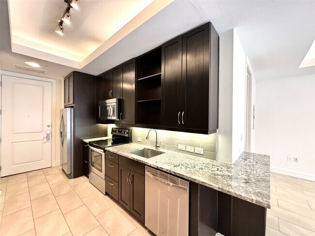 Building Photo - 2303 Mid Ln