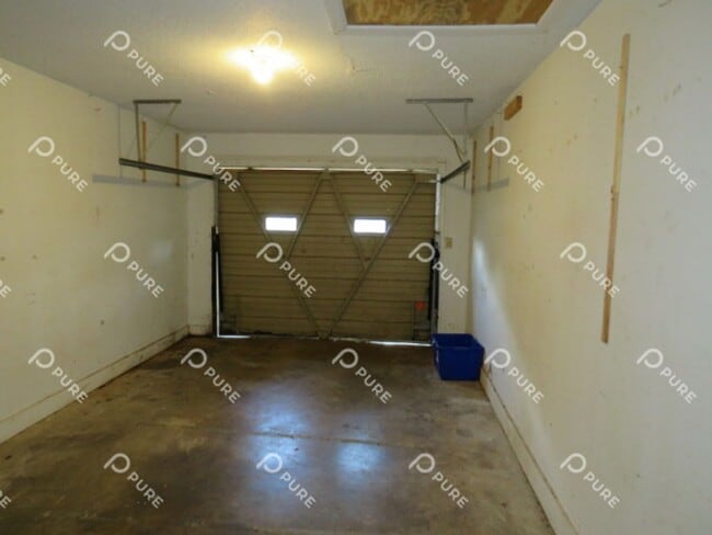 Building Photo - 3606 White Oak Way SW