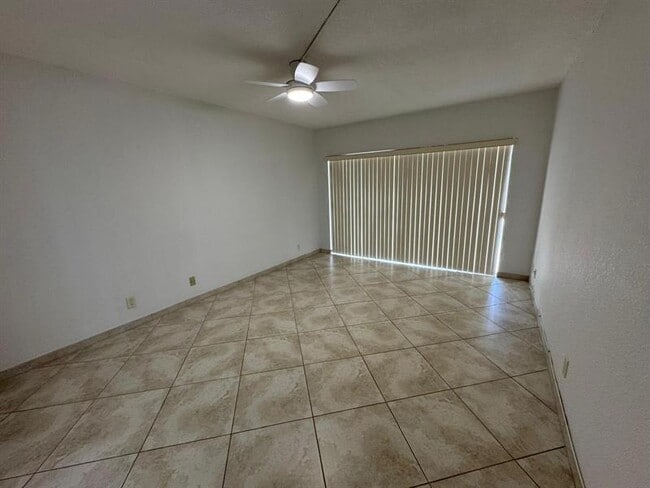 Building Photo - 3200 N Palm Aire Dr