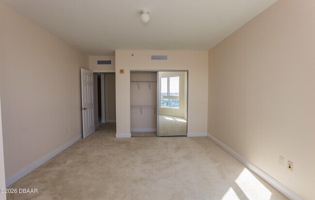 Building Photo - 241 Riverside Dr