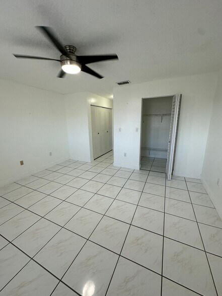 Master bedroom - 8851 NW 119th St