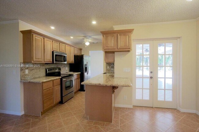 Building Photo - 4770 Holly Dr