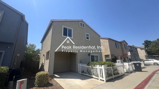 Building Photo - Updated 3bd/2.5ba Home near Cosumnes River...