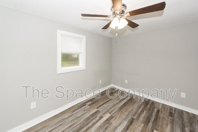 Building Photo - 209 Testament Ln