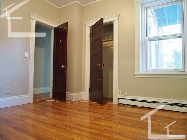 Building Photo - 9/1  Spacious 4BR/1.5BA in BU South Campus...