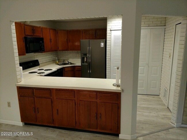 Building Photo - 137 Amberly Dr