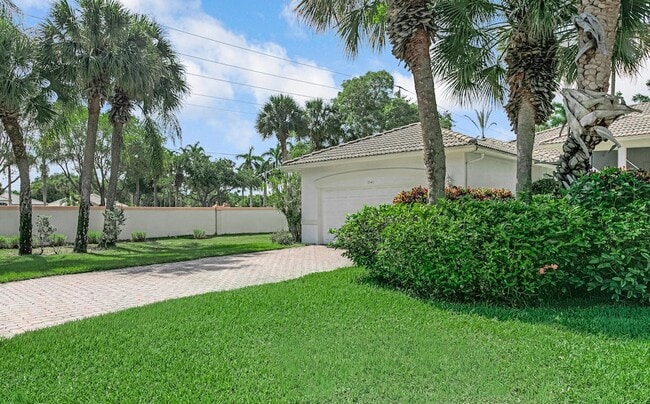 Building Photo - 9543 Crescent View Dr N