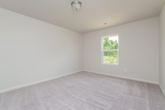 Building Photo - 1054 Manor Dr