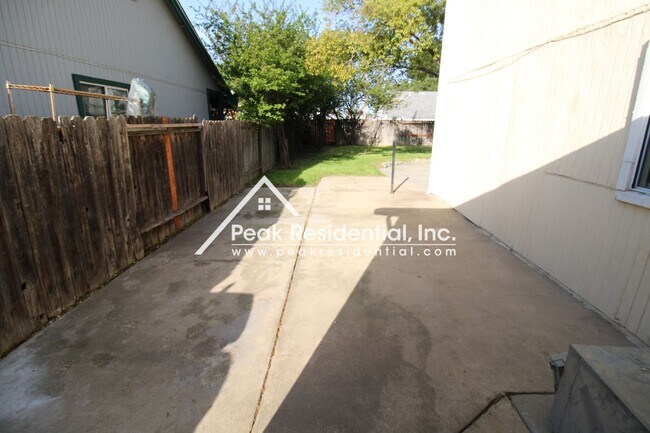 Building Photo - Spacious 3bd/2.5ba Home near Bell & Dry Creek Road