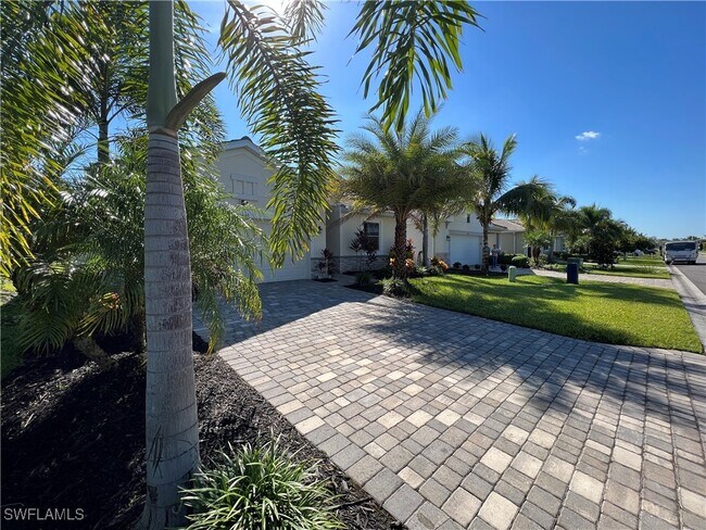 Building Photo - 4163 Bluegrass Dr