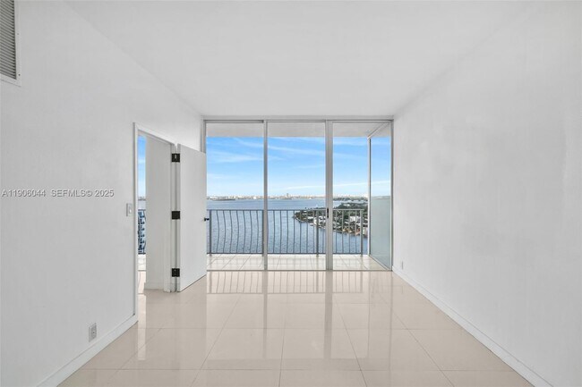 Building Photo - 7601 E Treasure Dr