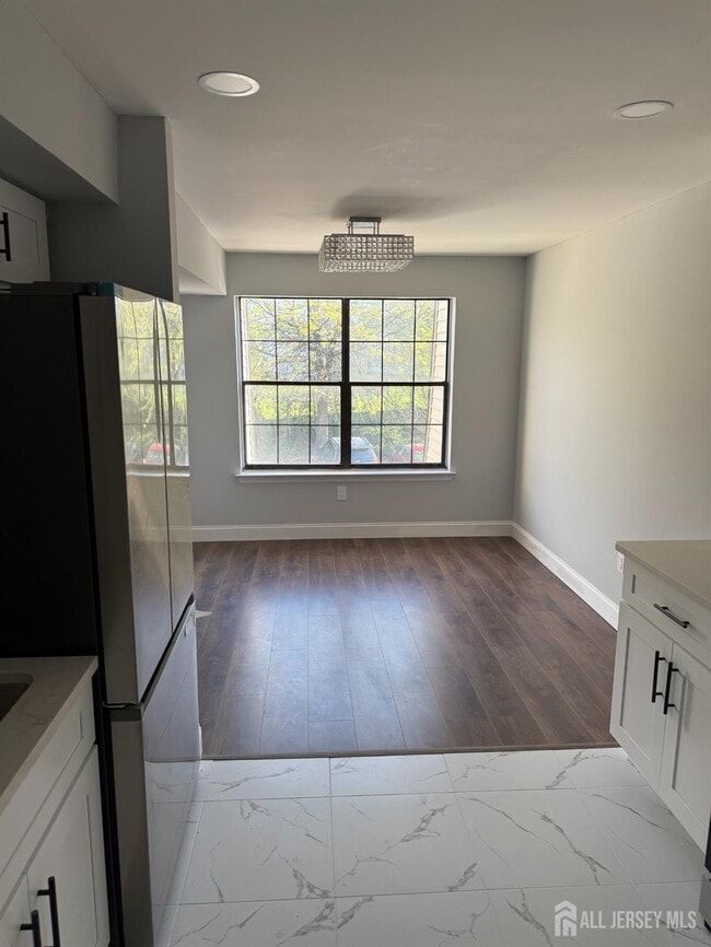 Building Photo - 1008 Hidden Village Dr