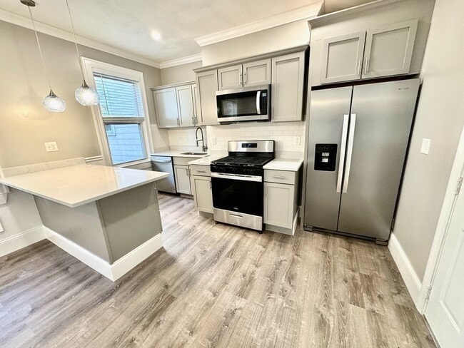 Building Photo - 61 Gates St