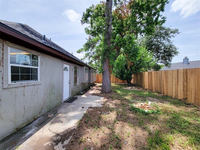 Building Photo - 3307 Pine Dust Ln