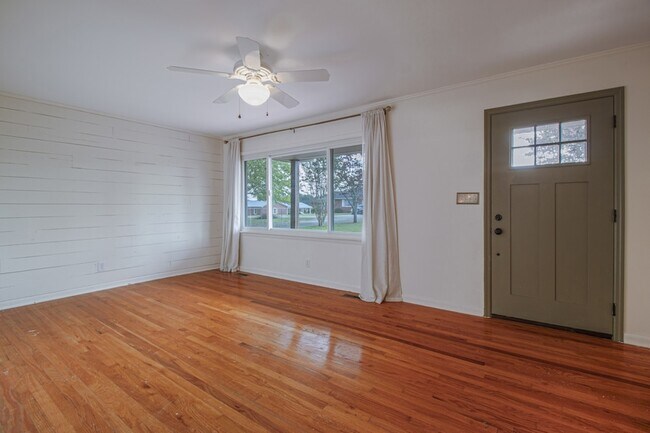 Building Photo - 328 Margo Ln