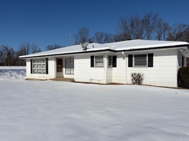 Building Photo - 418 N Service Rd