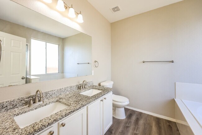 Building Photo - 200 Rustic Acres