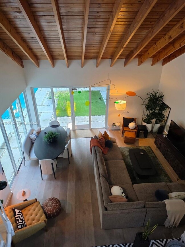 Building Photo - 2848 SW 22nd Ave