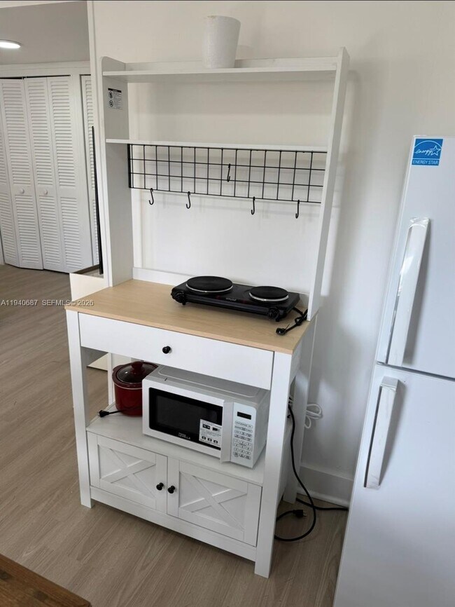 Building Photo - 2036 NE 21st Ave