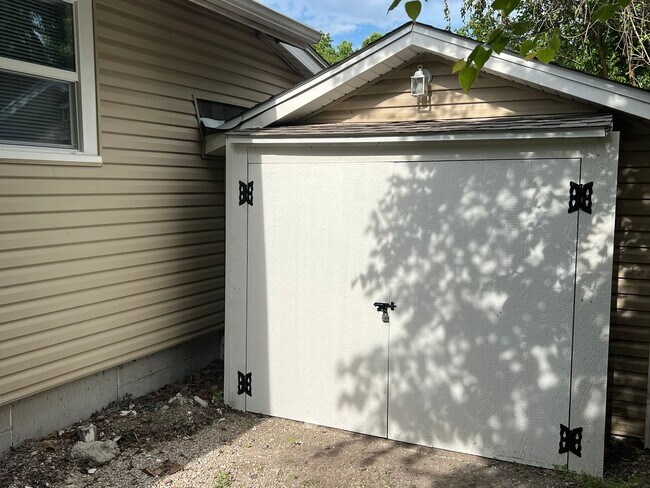 Building Photo - Recently Updated 3 Bedroom near OTC