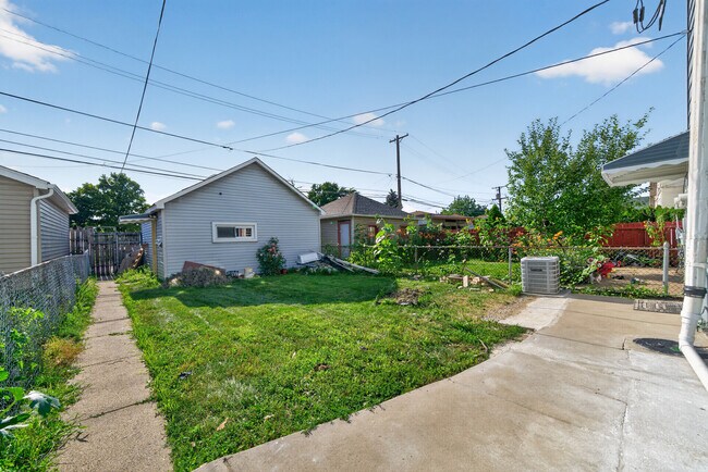 Building Photo - 1234 S 49th Ave