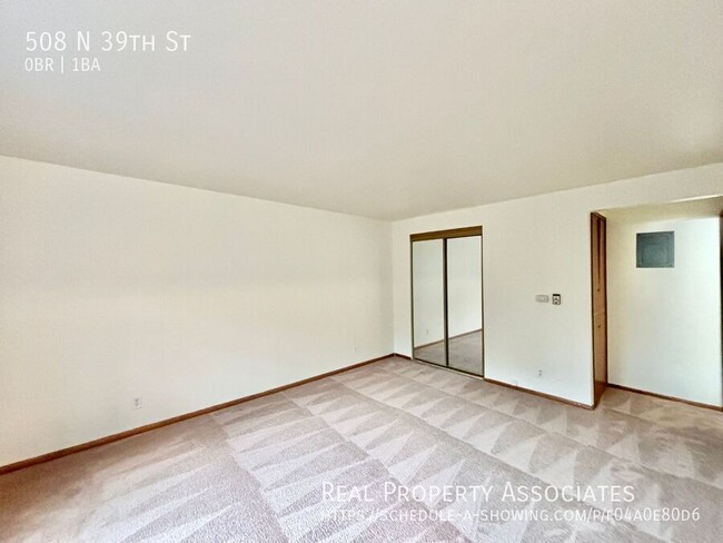 Building Photo - Charming & Spacious Studio in Desirable Fr...