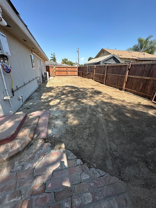Building Photo - Charmingly remodeled