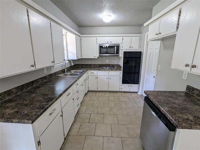 Building Photo - 504 NE 18th St