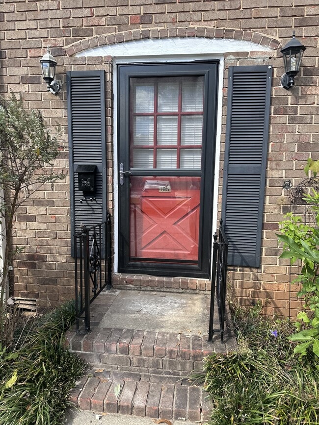 Building Photo - 127 Eaglewood Way