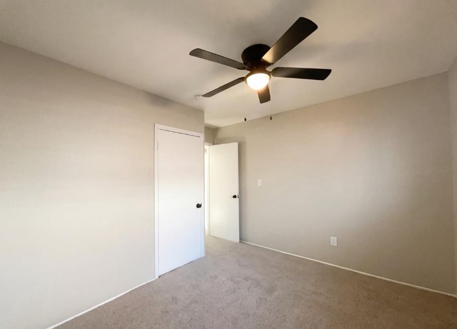 Building Photo - 7912 Pine St