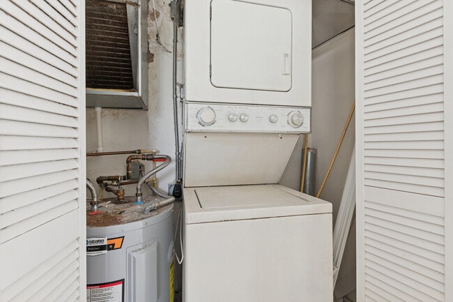 Building Photo - 1000 NE 9th Ave