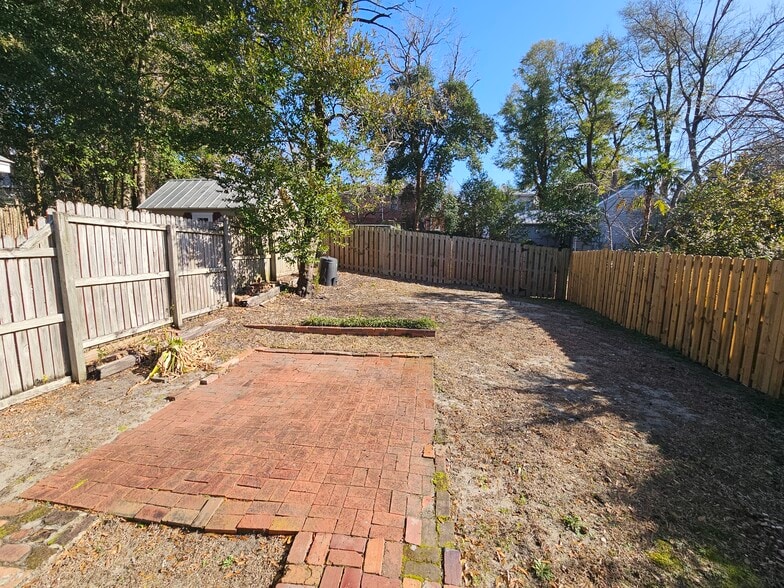 Building Photo - 209 S 2nd St