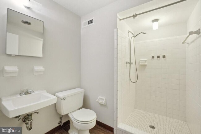 Building Photo - 1440 Woodacre Dr