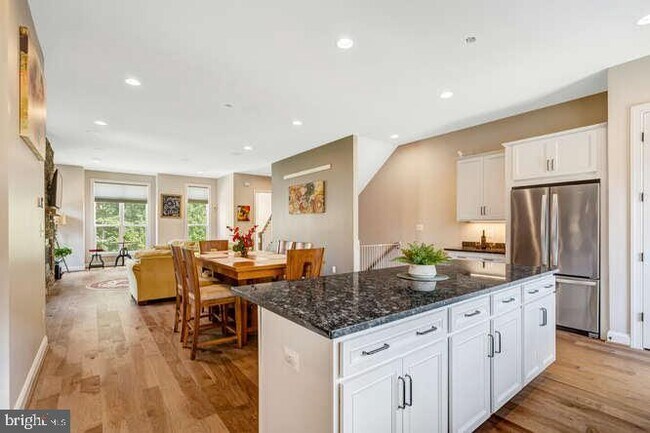 Building Photo - 12258 Sessile Commons