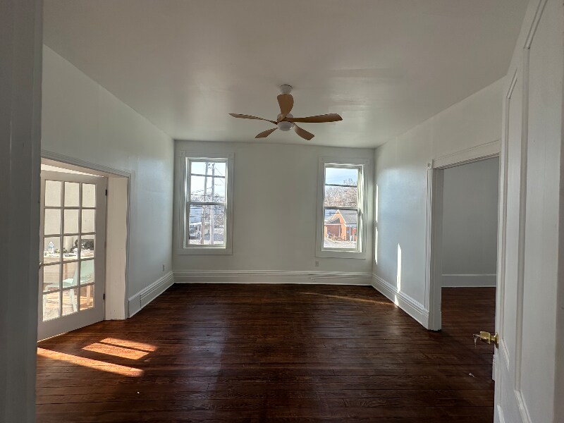 Building Photo - 2567 Bank St