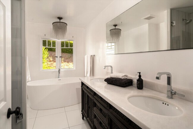 Building Photo - 4680 Via Carretas