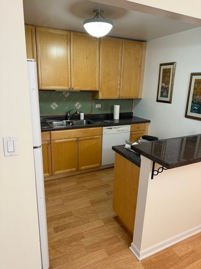 Building Photo - 456 E Spruce Dr