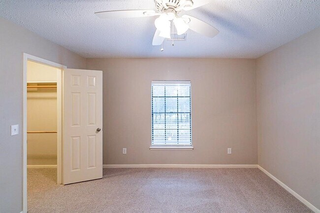 Building Photo - 75 Breezy Point Pl