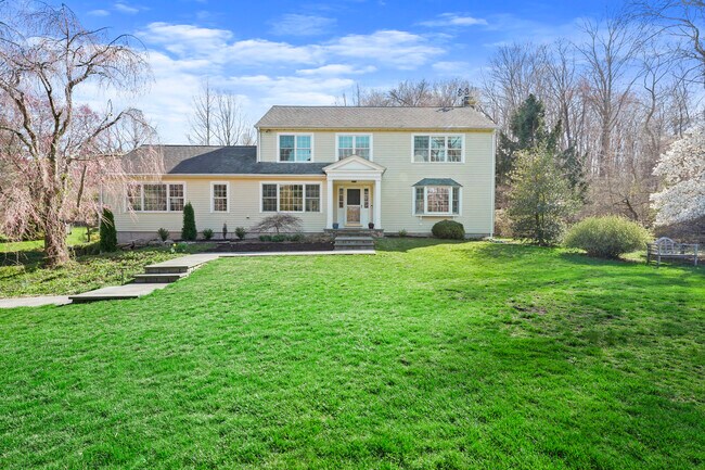 Primary Photo - 5 Holly Pl