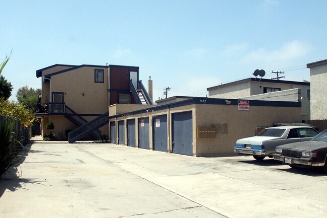 Building Photo - Andaluz