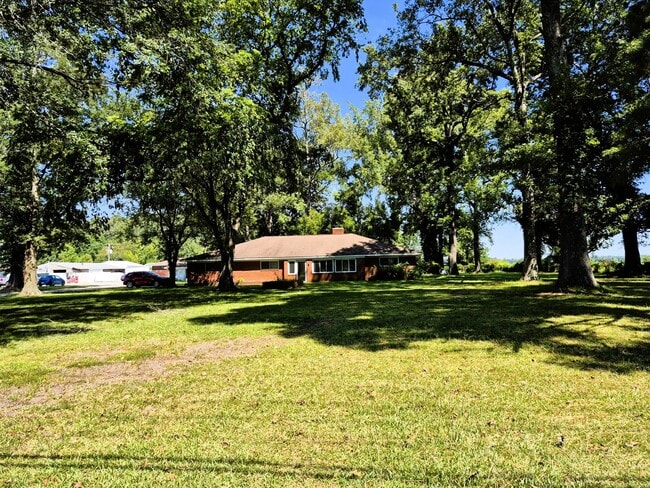 Primary Photo - 3416 N Landing Rd