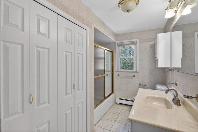 Building Photo - 352 Rahways Rd