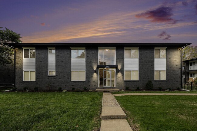 Building Photo - 1 Month Free, newly renovated Overland Par...