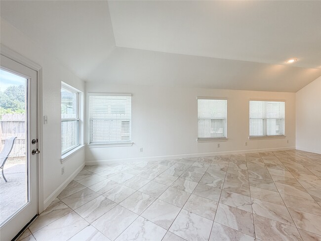Building Photo - 18126 Golden Falls Ln