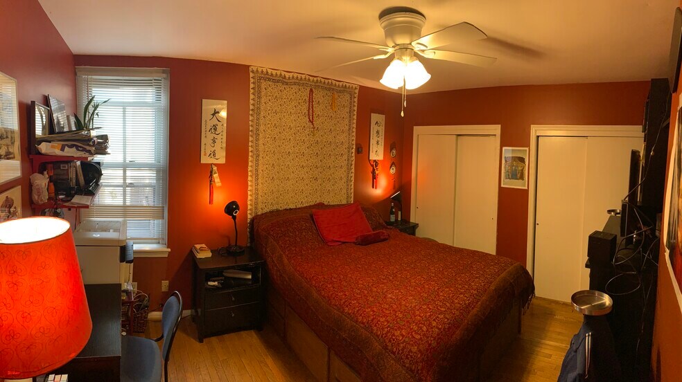 Building Photo - 410 11th St NE